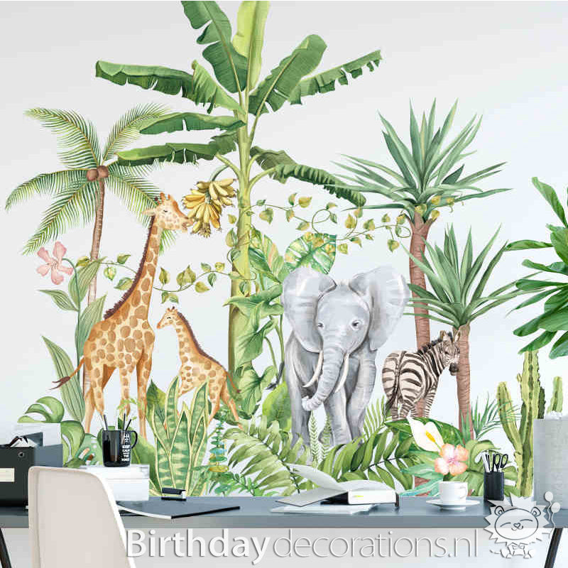 Koop nu de Giraffe bij bananenboom muursticker! Kinderkamer wanddecoratie - Babykamer decoratie - Muurdecoratie - Decoratie sticker van BirthdayDecorations.nl Zelfklevende muursticker voor baby en kinderkamer