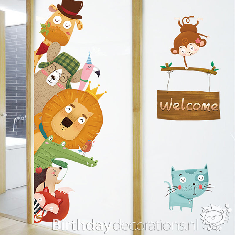 Koop nu de Leeuw met Vriendjes Deursticker van BirthdayDecorations.nl! Kinderkamer wanddecoratie - Babykamer decoratie - Muurdecoratie - Decoratie sticker - Muursticker -Zelfklevende muursticker voor baby en kinderkamer