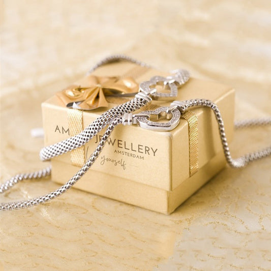 Choosing the Perfect Gift for Your Loved One: A Guide to Jewelry Selection - Amore Jewellery