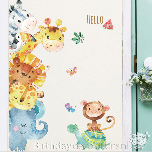 Koop nu de Aapie met Vriendjes Deursticker - Kinderkamer wanddecoratie - Babykamer decoratie - Muurdecoratie - Decoratie sticker - Muursticker van BirthdayDecorations.nl Zelfklevende muursticker voor baby en kinderkamer