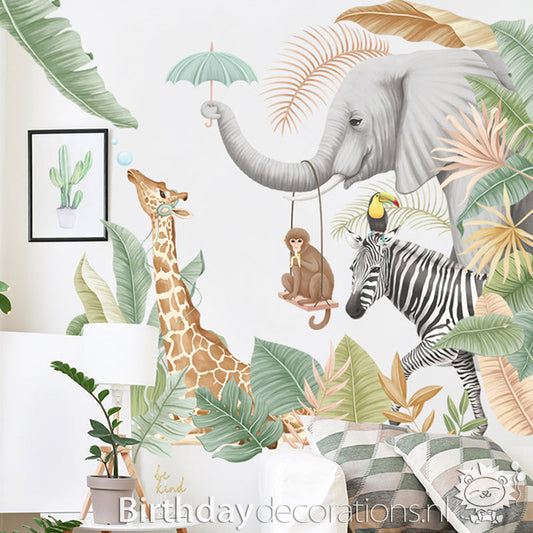Koop nu de Aapje op de Schommel Muursticker - Kinderkamer wanddecoratie - Babykamer decoratie - Muurdecoratie - Decoratie sticker van Birthdaydecorations.nl Zelfklevende muursticker voor baby en kinderkamer