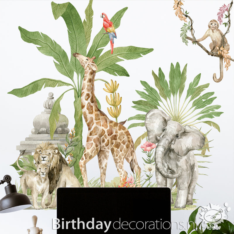Koop nu de Giraffe met Papegaai Muursticker van BirthdayDecorations.nl Kinderkamer wanddecoratie - Babykamer decoratie - Muurdecoratie - Decoratie sticker - Zelfklevende muursticker voor baby en kinderkamer