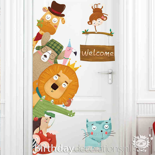 Koop nu de Leeuw met Vriendjes Deursticker van BirthdayDecorations.nl! Kinderkamer wanddecoratie - Babykamer decoratie - Muurdecoratie - Decoratie sticker - Muursticker -Zelfklevende muursticker voor baby en kinderkamer
