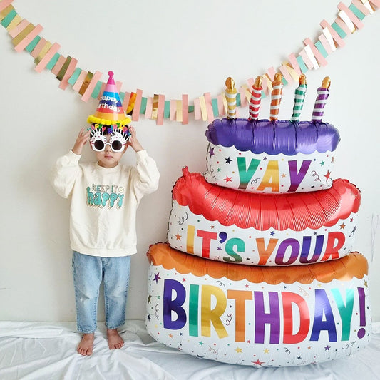 Koop nu de Leo's Party 102 cm hoge verjaardagstaart ballon van BirthdayDecorations.nl