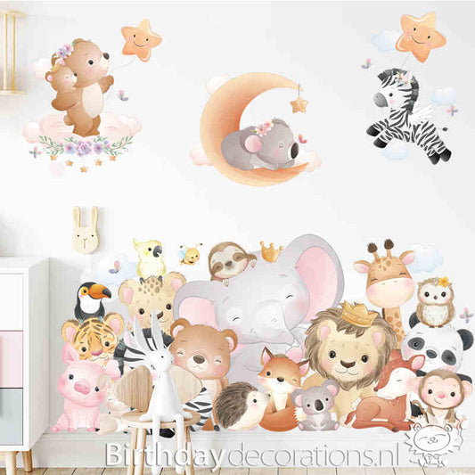 Koop nu de Olifant met Vriendjes Muursticker van BirthdayDecorations.nl! - Kinderkamer wanddecoratie - Babykamer decoratie - Muurdecoratie - Decoratie sticker - Zelfklevende muursticker voor baby en kinderkamer